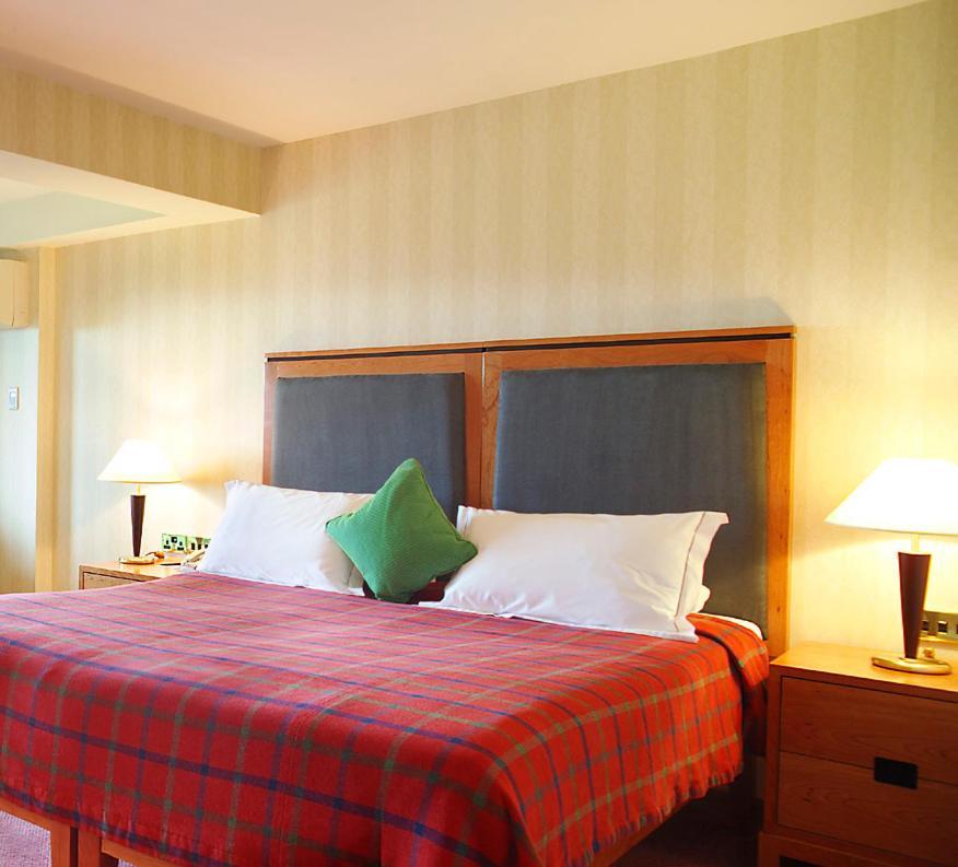Aghadoe Heights Hotel & Spa Killarney Eksteriør bilde A bedroom at the hotel